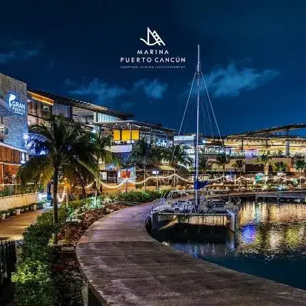 Marina Puerto Cancún Town Center