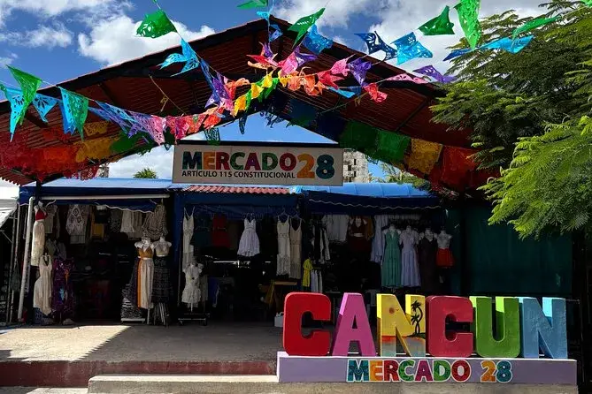 Mercado 28: Artesanías & Platería Mexicana